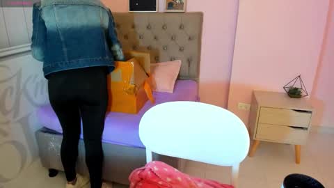 Snapshot of tania_duque chatting on 25, 9, 2025 Tania online show from 25, 9, 2025