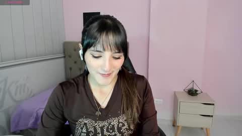Snapshot of tania_duque chatting on 8, 11, 2025 Tania online show from 8, 11, 2025