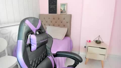 Snapshot of tania_duque chatting on 19, 11, 2025 Tania online show from 19, 11, 2025