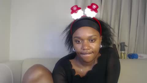 Snapshot of tannia004 chatting on 18, 12, 2025 tania online show from 18, 12, 2025