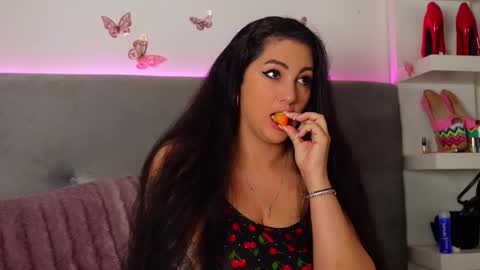 Snapshot of tanyakrosss chatting on 26, 11, 2025 Tania online show from 26, 11, 2025