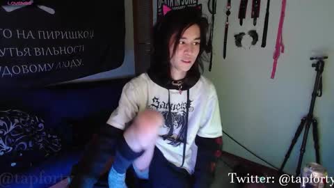 Snapshot of tap_forty chatting on 25, 11, 2025 tap_forty online show from 25, 11, 2025