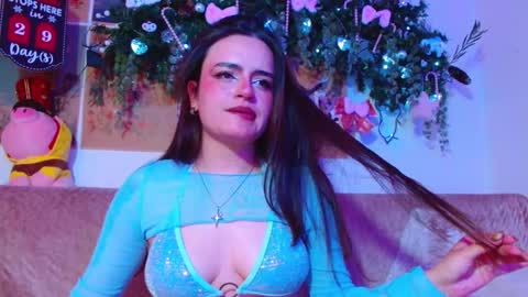 Snapshot of tara_hs chatting on 2, 12, 2025 online show from 2, 12, 2025