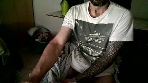 Snapshot of tarado_skype_cam chatting on 22, 12, 2025 tarado_skype_cam online show from 22, 12, 2025