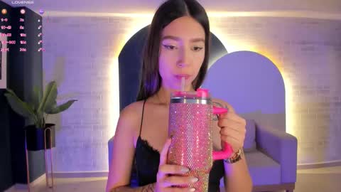 Snapshot of taralawrence chatting on 29, 11, 2025 Tara Lawrence online show from 29, 11, 2025