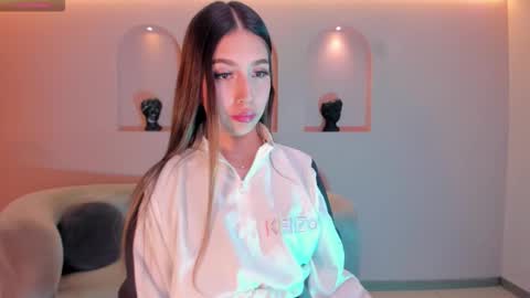 Snapshot of taralawrence chatting on 18, 12, 2025 Tara Lawrence online show from 18, 12, 2025