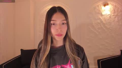 Snapshot of taralawrence chatting on 21, 12, 2025 Tara Lawrence online show from 21, 12, 2025