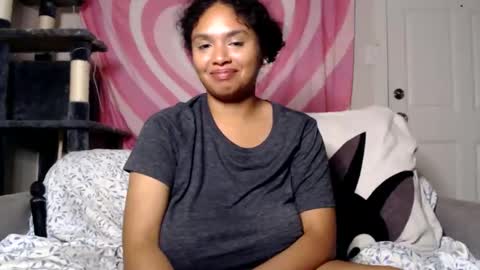 Snapshot of tasteekitty chatting on 27, 10, 2025 Tastee Kitty online show from 27, 10, 2025