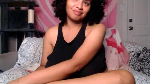 Snapshot of tasteekitty chatting on 4, 11, 2025 Tastee Kitty online show from 4, 11, 2025