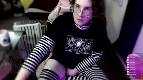 Snapshot of tasteflavored_femboy chatting on 16, 12, 2025 Taste online show from 16, 12, 2025