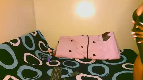 Snapshot of tastie_t chatting on 28, 10, 2025 tastie_t online show from 28, 10, 2025