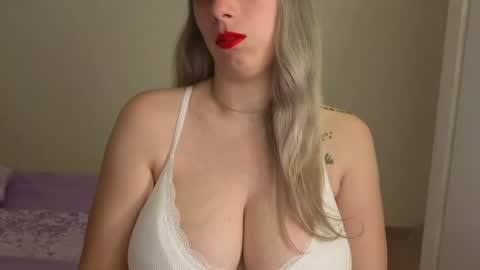 Snapshot of tateisblonde chatting on 9, 7, 2026 tateisblonde online show from 9, 7, 2026
