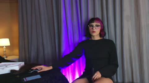 Snapshot of tati_cardenas chatting on 4, 3, 2025 AME online show from 4, 3, 2025