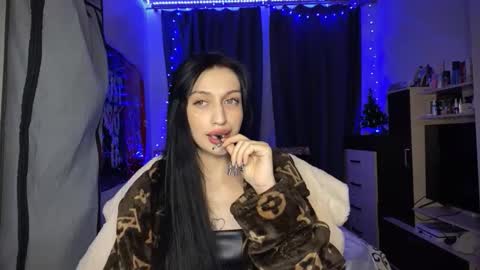 Snapshot of tatika_williams chatting on 15, 12, 2025 tatika_williams online show from 15, 12, 2025