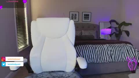 Snapshot of tatted_vixen chatting on 17, 11, 2025 Tatted Queen online show from 17, 11, 2025