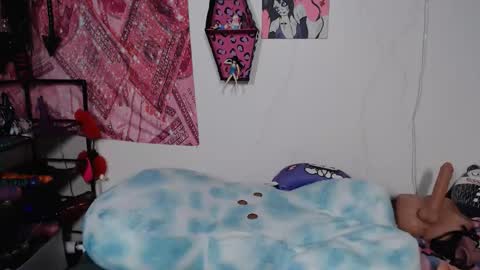 Snapshot of tattedthickandpretty chatting on 15, 5, 2026 TattedThickandPretty online show from 15, 5, 2026