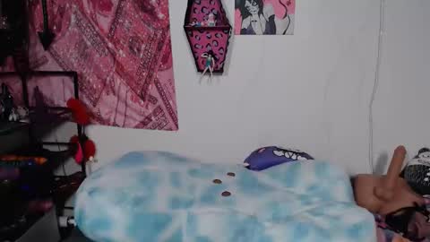 Snapshot of tattedthickandpretty chatting on 15, 5, 2026 TattedThickandPretty online show from 15, 5, 2026