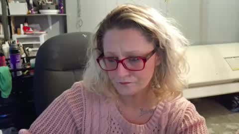 Lisa Lovely online show from 7, 2, 2025