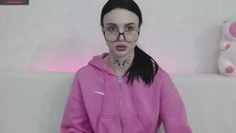 Snapshot of tayaavis chatting on 28, 10, 2025 Taya online show from 28, 10, 2025