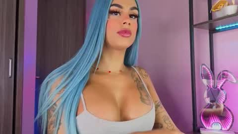 Snapshot of taybunny18 chatting on 12, 11, 2025 online show from 12, 11, 2025