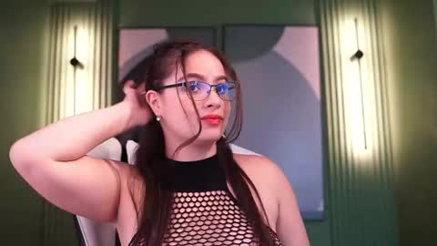 Snapshot of taylerkim chatting on 9, 10, 2025 Teylor Kim online show from 9, 10, 2025