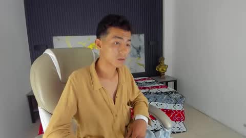 Snapshot of taylermiles chatting on 17, 12, 2025 TAYLER online show from 17, 12, 2025