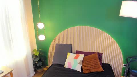 Snapshot of taylor_bennet chatting on 12, 11, 2025 Taylor Bennet online show from 12, 11, 2025