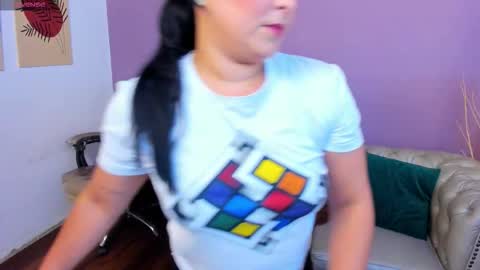 Snapshot of taylor_bennet chatting on 2, 12, 2025 Taylor Bennet online show from 2, 12, 2025