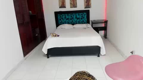 Snapshot of taylorslims chatting on 20, 2, 2025 taylorslims online show from 20, 2, 2025