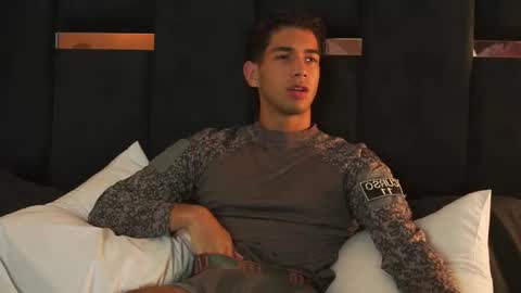 Snapshot of taylorsmiths_ chatting on 14, 12, 2025 taylorsmiths_ online show from 14, 12, 2025