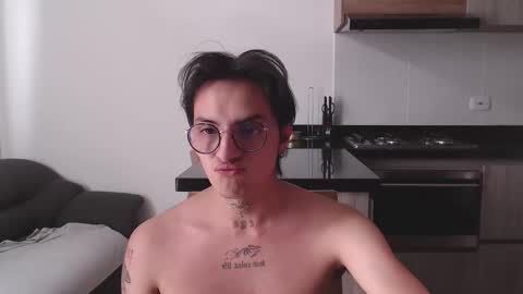 Teo independent model online show from 7, 3, 2025