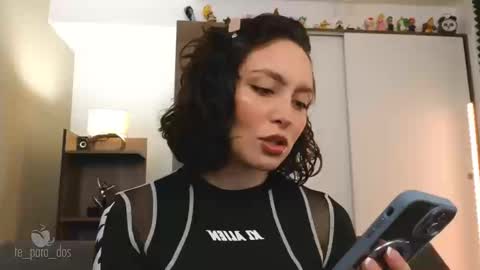 Snapshot of te_para_dos chatting on 15, 9, 2025 Leo and Luna online show from 15, 9, 2025