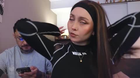 Snapshot of te_para_dos chatting on 8, 10, 2025 Leo and Luna online show from 8, 10, 2025