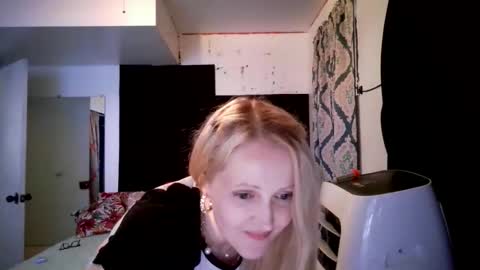 Snapshot of teahlovestrent chatting on 24, 5, 2026 Teah Love online show from 24, 5, 2026