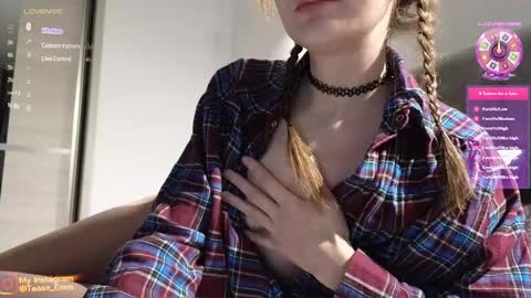 Snapshot of tease_me__ chatting on 6, 1, 2025 Em online show from 6, 1, 2025