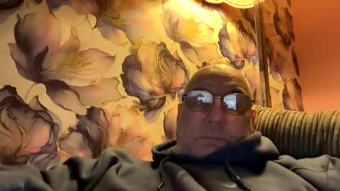 Mark online show from 16, 10, 2025