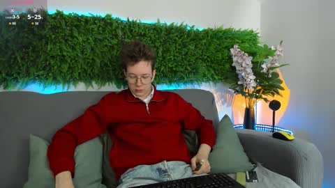 Snapshot of teddy_parker chatting on 2, 12, 2025 Teddy online show from 2, 12, 2025