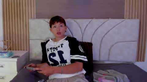 Snapshot of tefi_meow_ chatting on 4, 4, 2026 Estefani online show from 4, 4, 2026