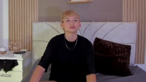 Snapshot of tefi_meow_ chatting on 22, 4, 2026 Estefani online show from 22, 4, 2026