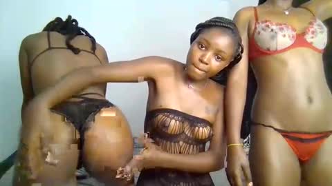 Snapshot of tempting_tiah chatting on 6, 11, 2025 tiah online show from 6, 11, 2025