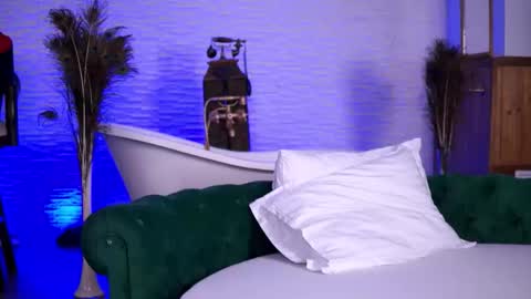 Snapshot of temptingelle chatting on 14, 12, 2025 Elle online show from 14, 12, 2025