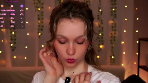 Snapshot of tender__beauty chatting on 4, 7, 2026 Hey Im Aneta online show from 4, 7, 2026