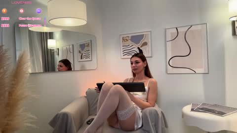 Snapshot of tenderly_amelie chatting on 2, 12, 2025 Amelie online show from 2, 12, 2025