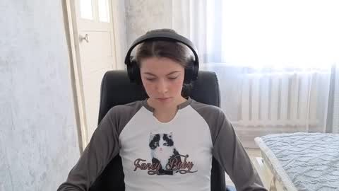 Snapshot of terranaufzinger chatting on 8, 10, 2025 Anny Simpson online show from 8, 10, 2025