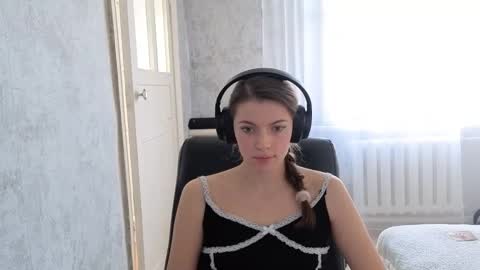 Snapshot of terranaufzinger chatting on 17, 10, 2025 Anny Simpson online show from 17, 10, 2025