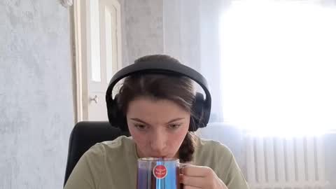 Snapshot of terranaufzinger chatting on 23, 10, 2025 Anny Simpson online show from 23, 10, 2025