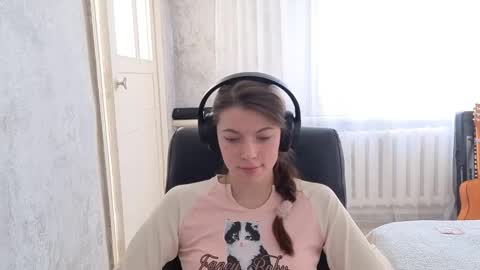 Snapshot of terranaufzinger chatting on 4, 11, 2025 Anny Simpson online show from 4, 11, 2025