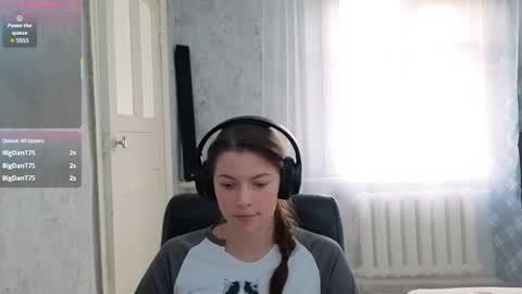 Snapshot of terranaufzinger chatting on 25, 11, 2025 Anny Simpson online show from 25, 11, 2025