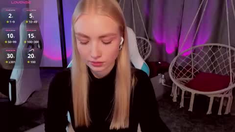 TessaHamilton online show from 3, 11, 2025