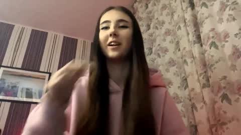 Snapshot of tesscanute chatting on 13, 12, 2025 Tess online show from 13, 12, 2025